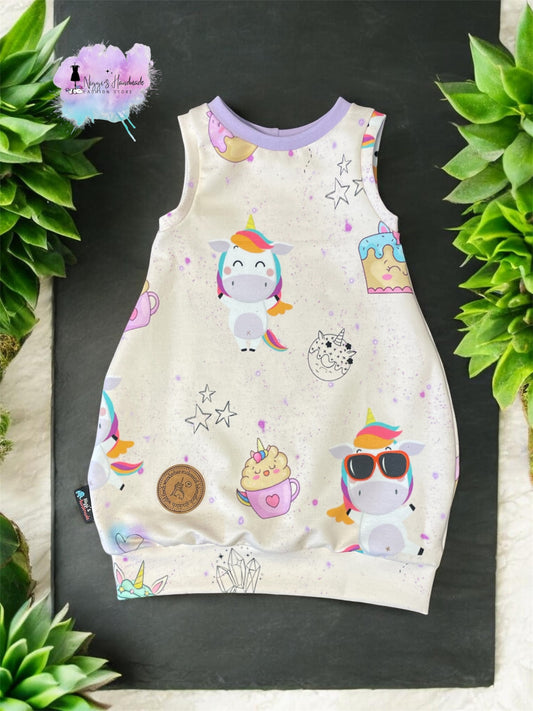Weiches Bio Baumwoll French Terry Stoff von Niggis Handmade mit dem Design "Einhornparty" zum vernähen. Ideal für Kleider, Hoodies oder andere Kleidungsstücke.