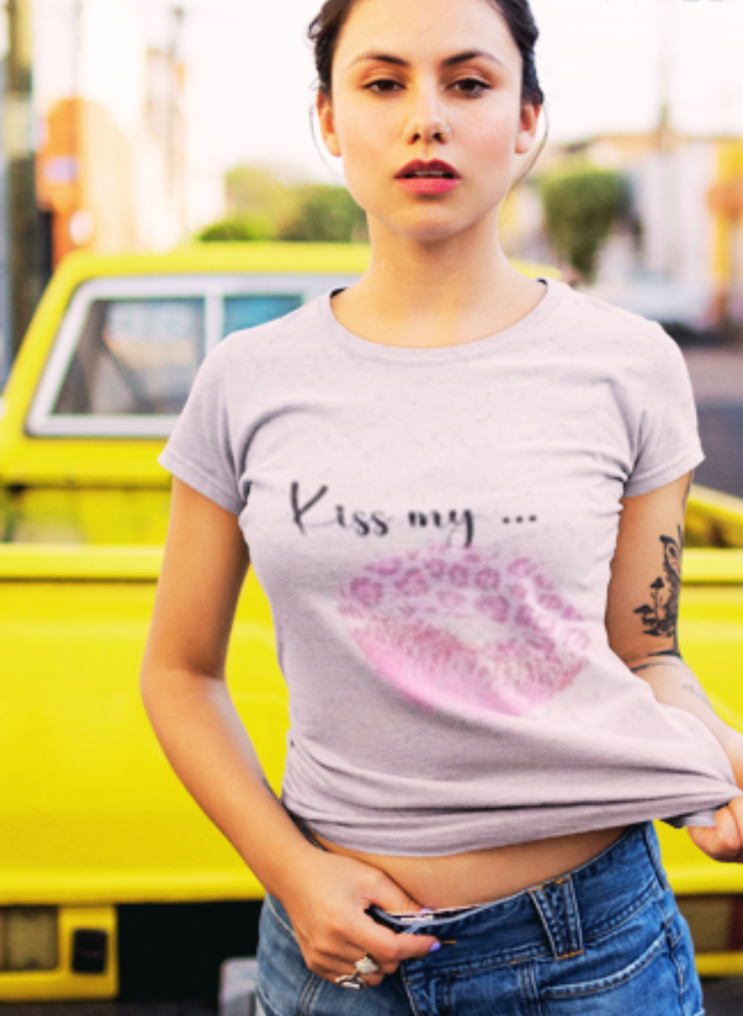 Weiches Allergiker freundliches Bio Baumwoll Interlock Jersey Stoff Panel von Niggis Handmade mit dem Design "Kiss my.." zum vernähen. Ideal für T-Shirts, Tops oder andere Kleidungsstücke.