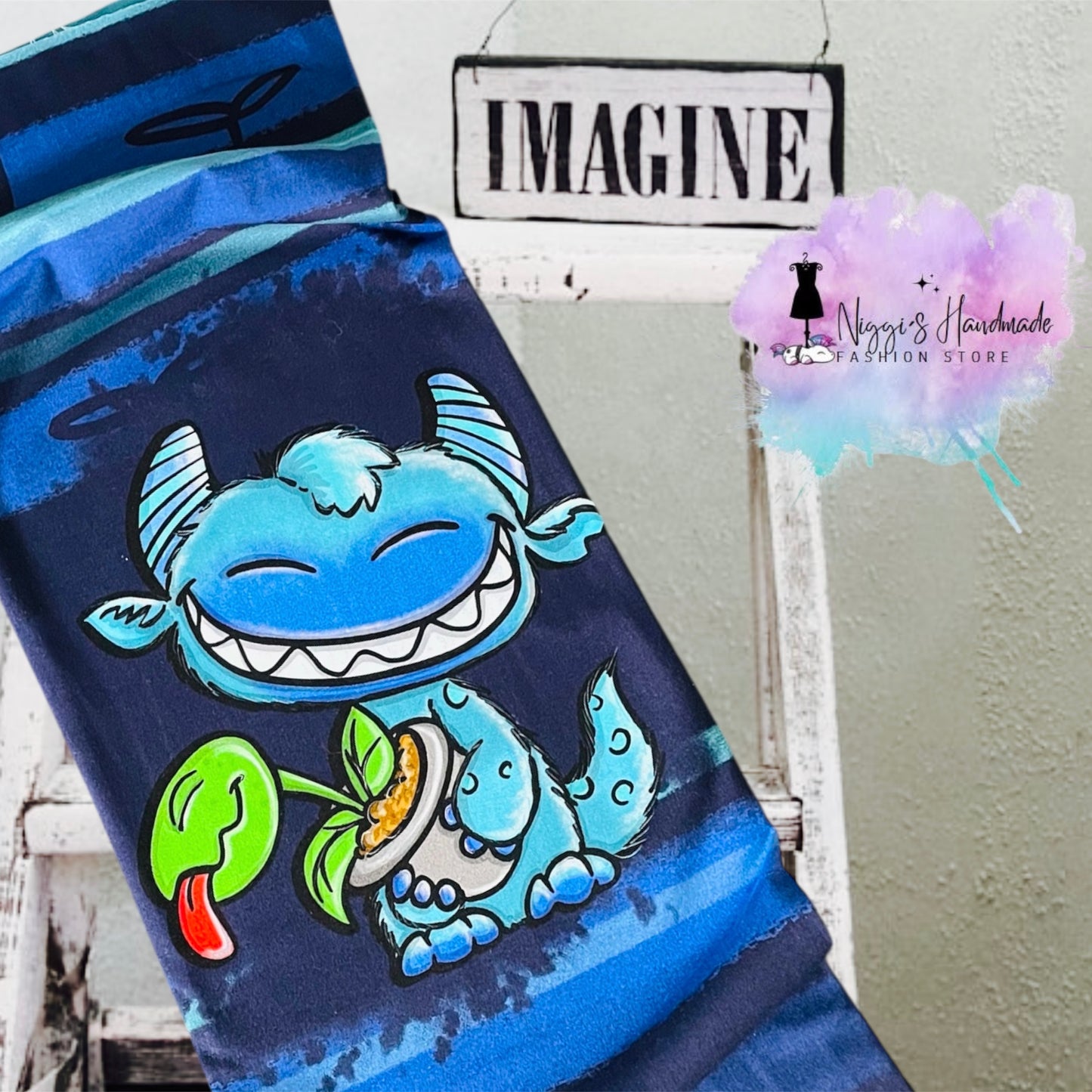 Lass dir dein individuelles Kleidungsstück von Niggis Handmade aus Bio Baumwolle mit Monstermotiv Little Bros von Tintenrebell anfertigen.