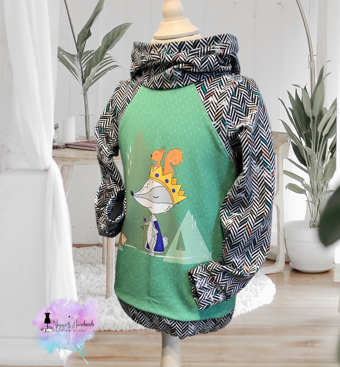 Weiches Bio Baumwoll French Terry Stoff Panel von Niggis Handmade mit dem Design "König Frechdachs" zum vernähen. Ideal für Sweatjacken, Hoodie oder anderen Nähprojekten.