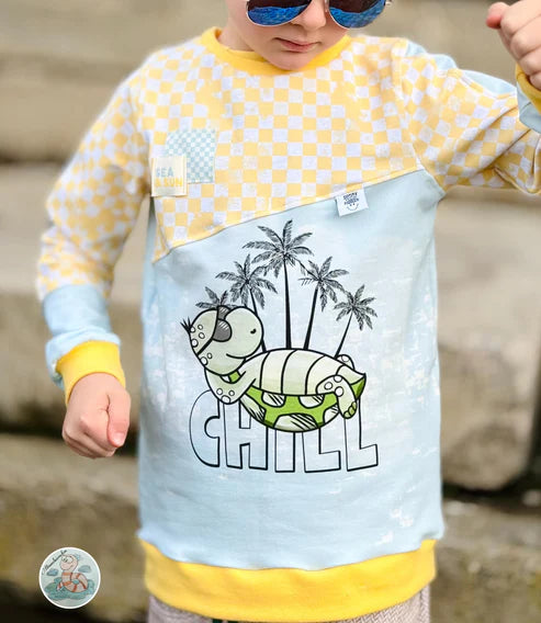 Weiches Bio Baumwoll French Terry Stoff Panel von Niggis Handmade mit dem Design "ChillKRÖTE" von GroWidesign zum vernähen. Ideal für Sweatjacken, Hoodies oder andere Kleidungsstücke.