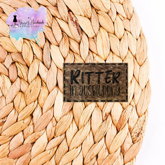 PU Leder Label - Ritter in Ausbildung - Eigenproduktion - Grunge - 2x5 cm