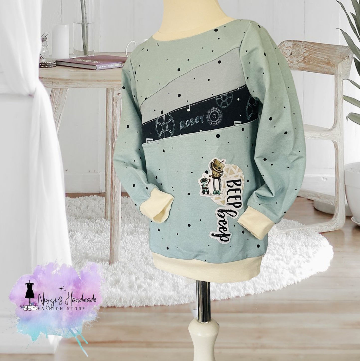 Handgenähter Pullover für Kinder mit Bio-Baumwolle und Beep Beep Blechbüchen Roboter von Niggis Handmade und Fuchsfamilie
