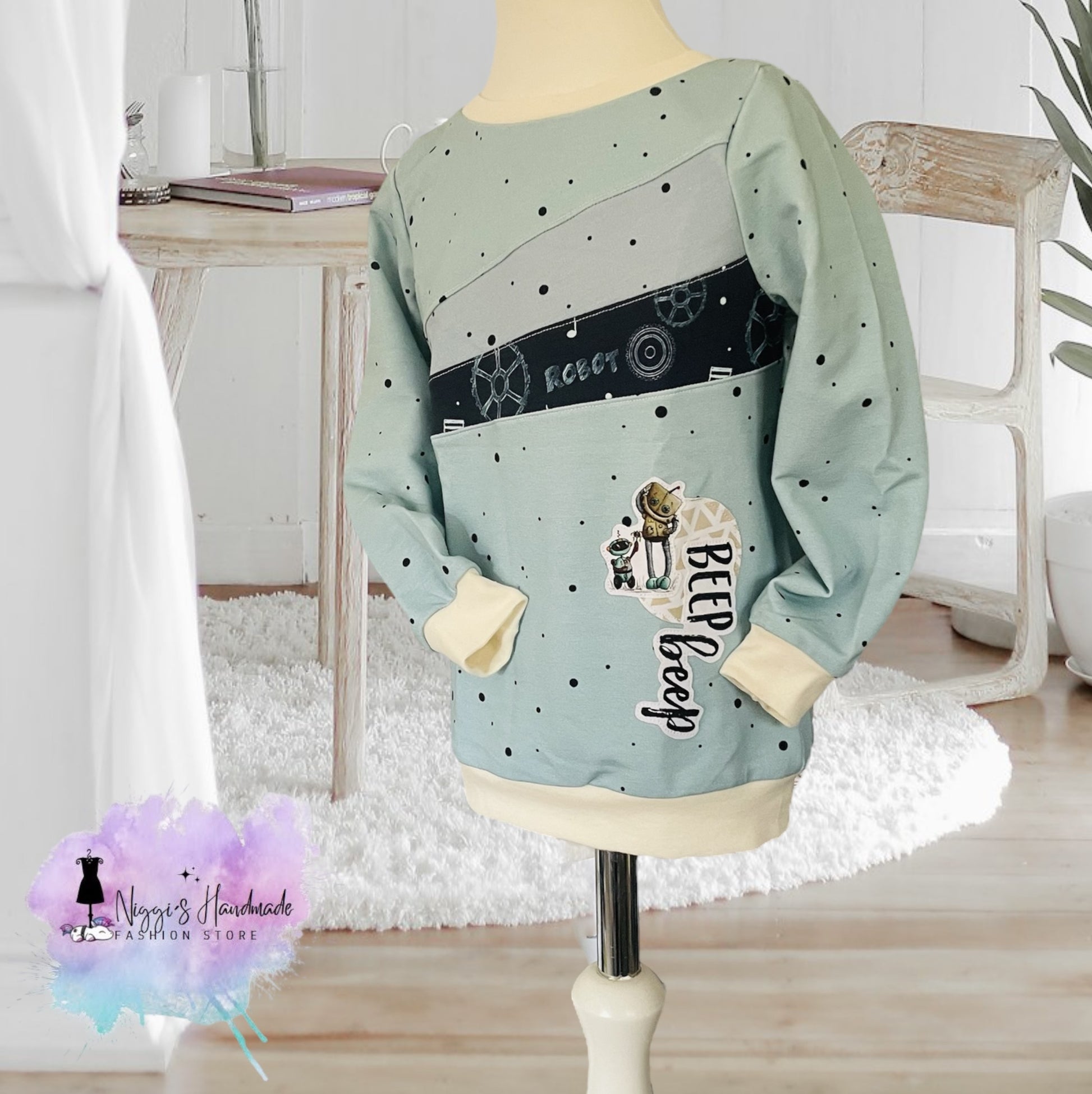 Handgenähter Pullover für Kinder mit Bio-Baumwolle und Beep Beep Blechbüchen Roboter von Niggis Handmade und Fuchsfamilie