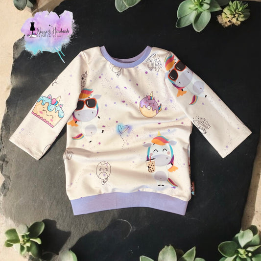 Handgenähter Pullover für Babys mit Bio-Baumwolle und Einhörner von Niggis Handmade