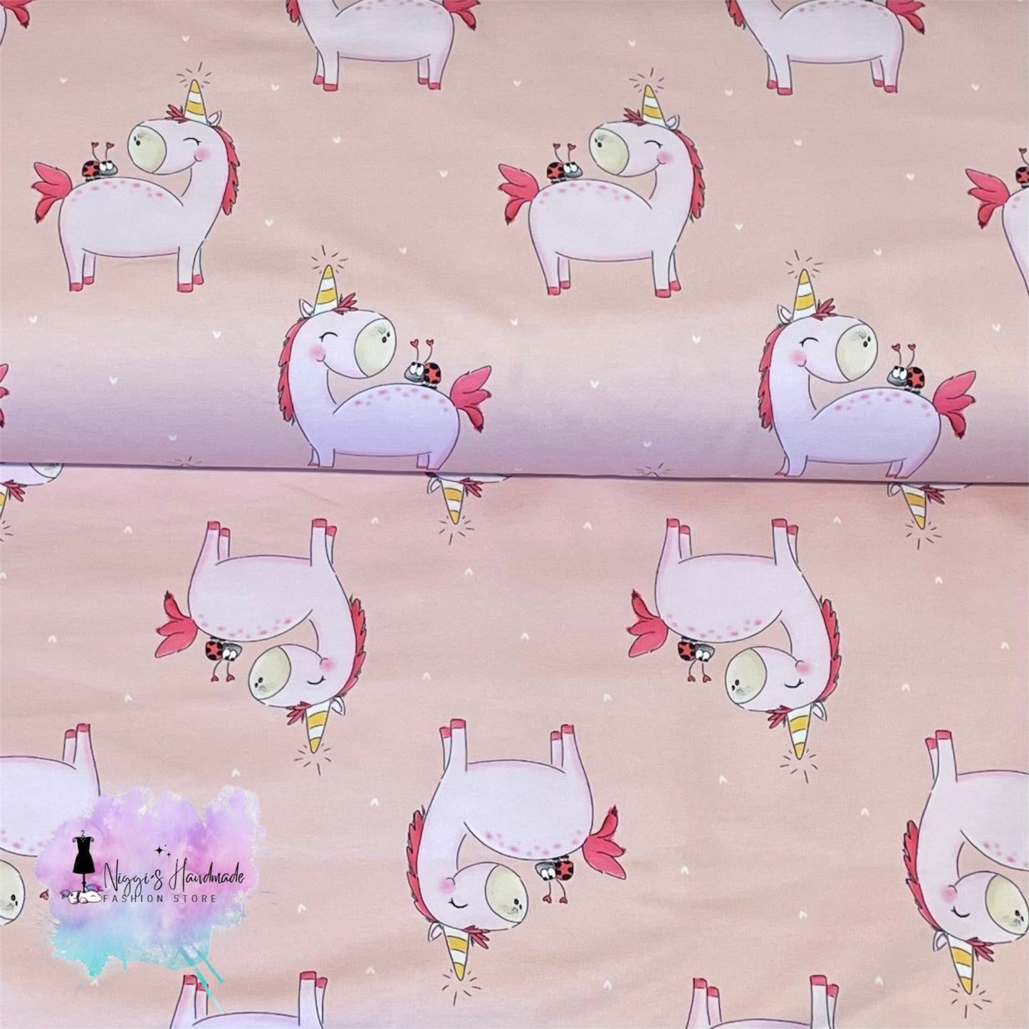 Weiches Bio Baumwoll French Terry Stoff von Niggis Handmade mit dem Design "pinkEINHORN" von GroWidesign zum vernähen. Ideal für Kleider, Hoodie oder anderen Nähprojekten.