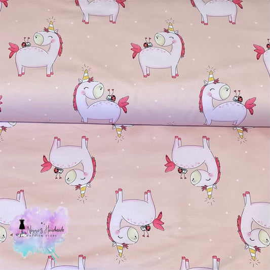 Weiches Bio Baumwoll French Terry Stoff von Niggis Handmade mit dem Design "pinkEINHORN" von GroWidesign zum vernähen. Ideal für Kleider, Hoodie oder anderen Nähprojekten.